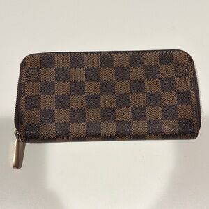 L.V Checkered Brown Wallet